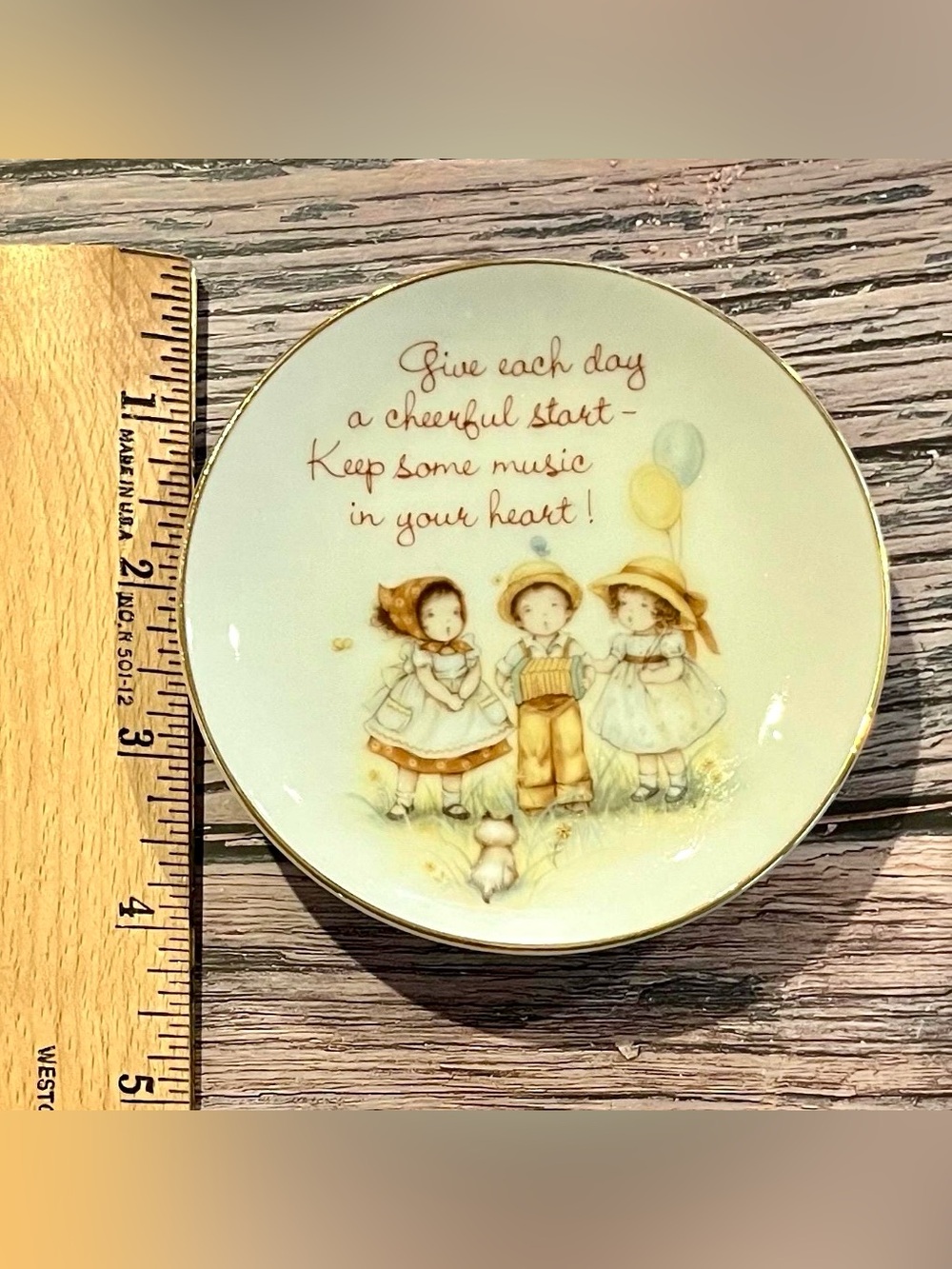 Decorative Music-Themed Porcelain Plate in Cream and Gold Small 4"